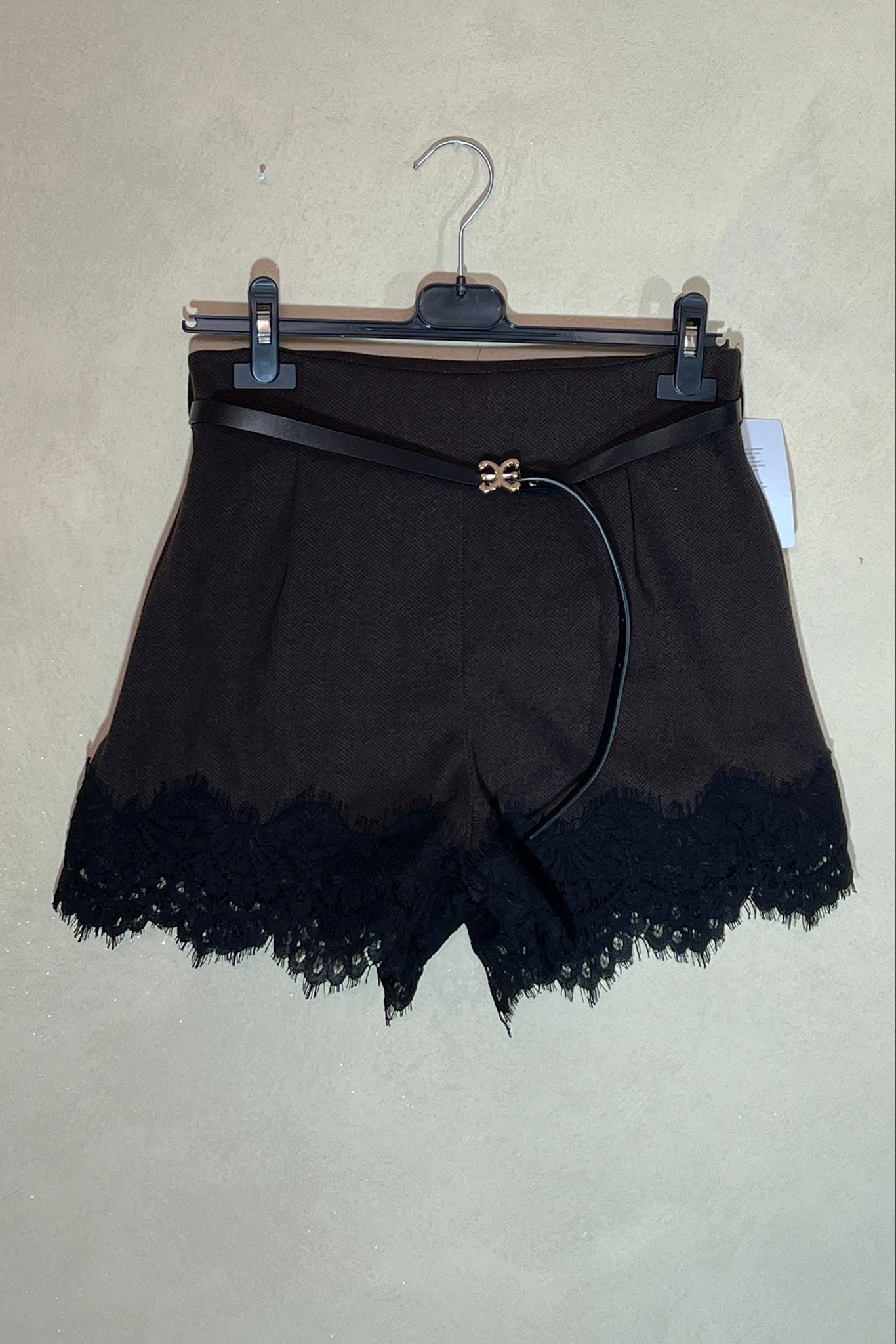 Shorts con pizzo