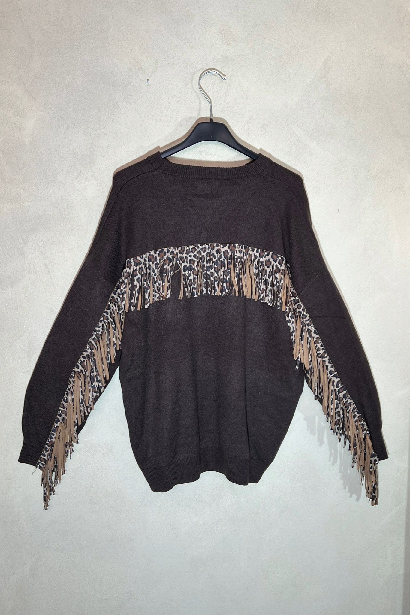 Maglione con frange leopardate