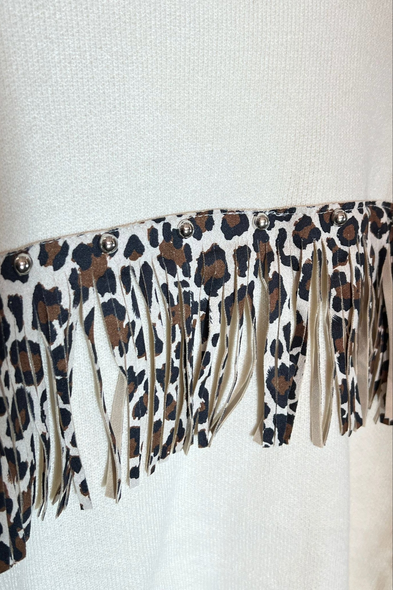 Maglione con frange leopardate
